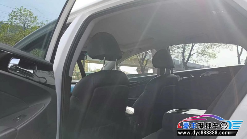 15年现代索纳塔八轿车抵押车出售