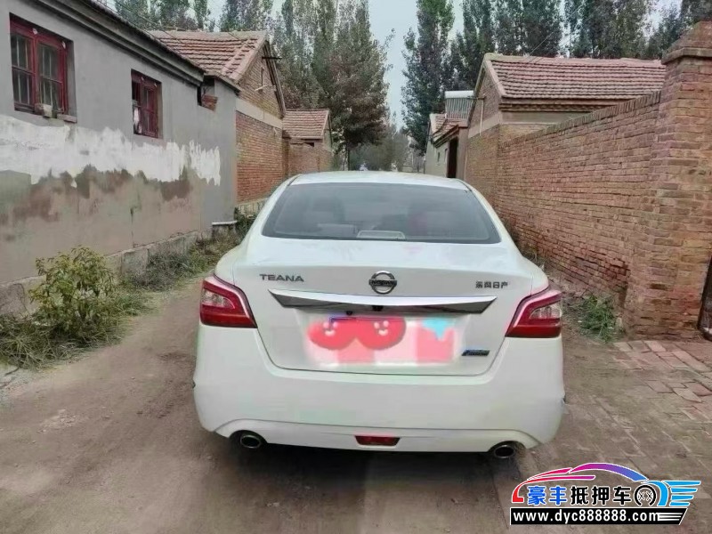 14年日产天籁轿车抵押车出售