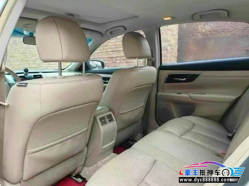 14年日产天籁轿车抵押车出售