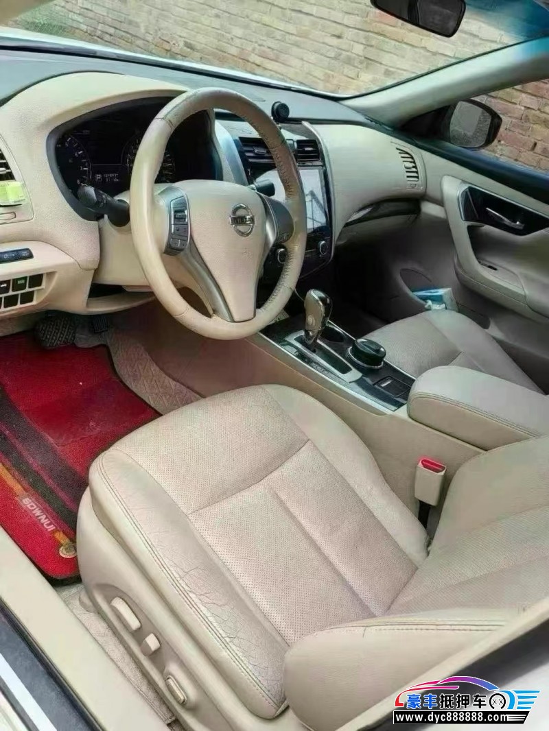 14年日产天籁轿车抵押车出售