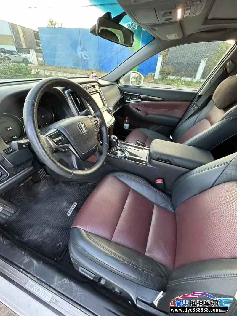 18年丰田皇冠轿车抵押车出售