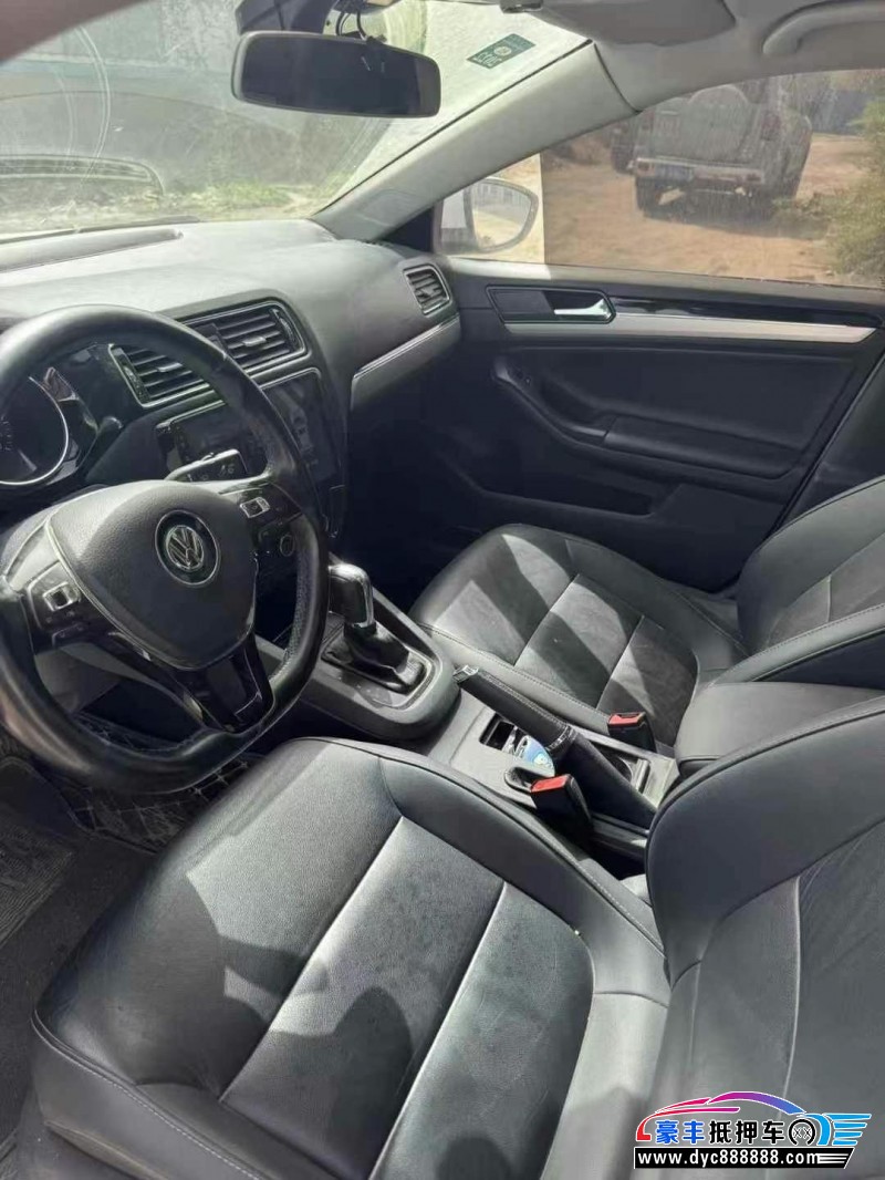 18年大众速腾轿车抵押车出售