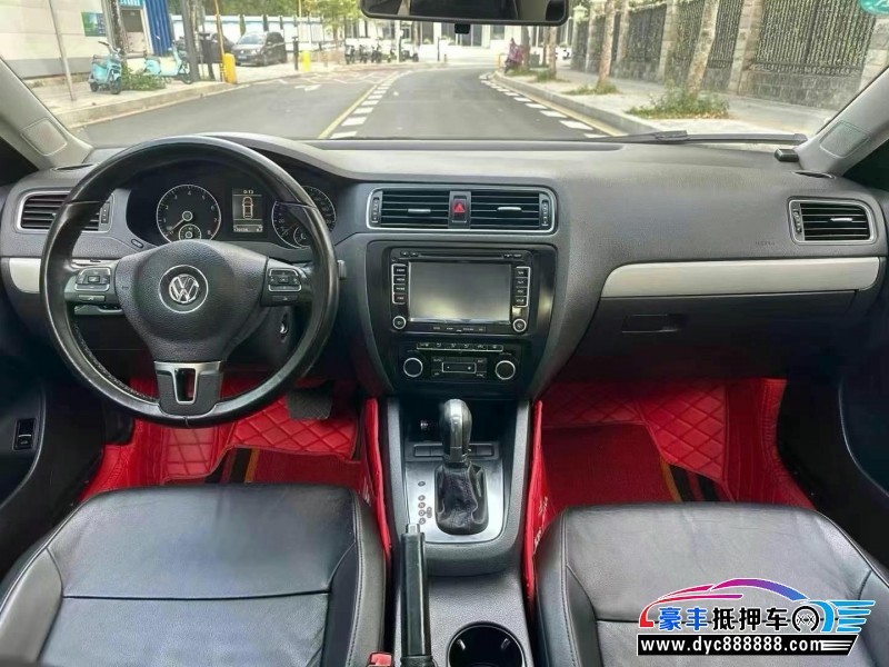 14年大众速腾轿车抵押车出售