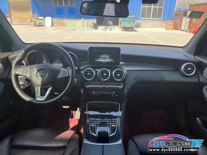 18年奔驰GLC轿车抵押车出售