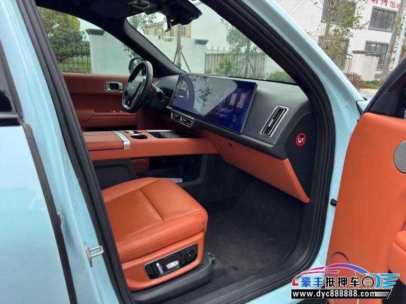 23年理想L8轿车抵押车出售