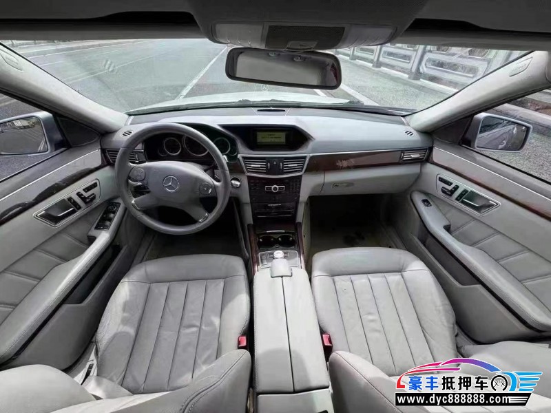 12年奔驰E轿车抵押车出售