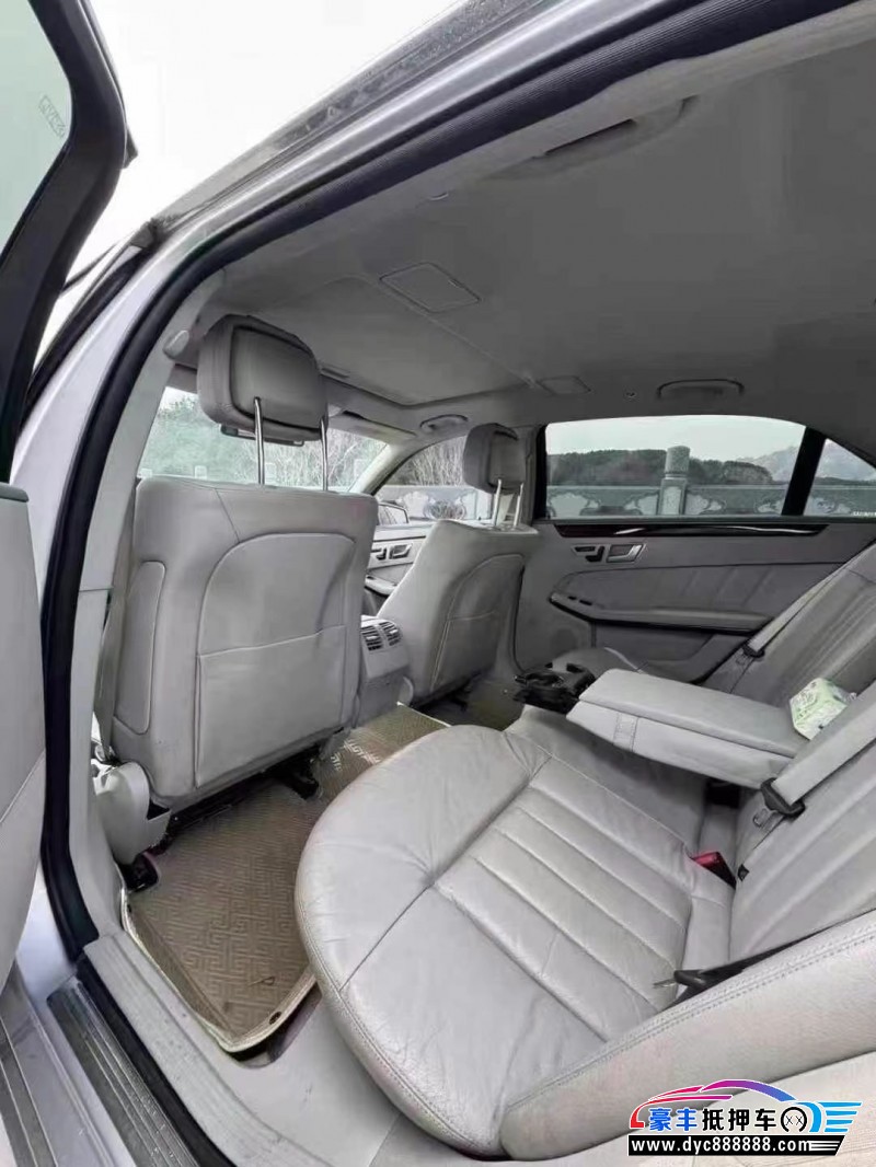 12年奔驰E轿车抵押车出售