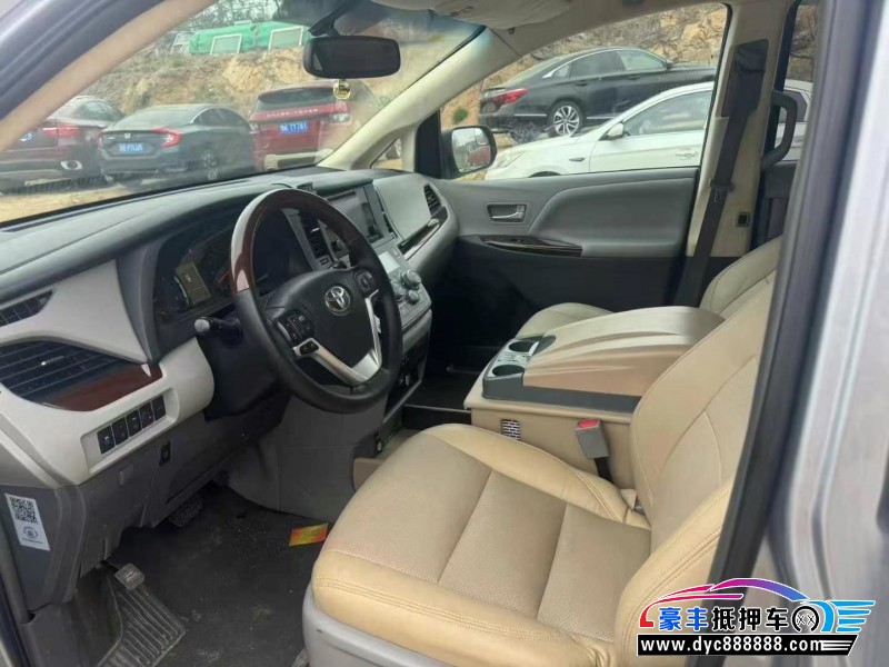 17年丰田塞纳轿车抵押车出售