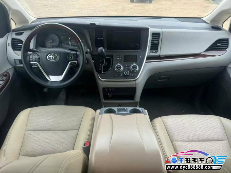 17年丰田塞纳轿车抵押车出售