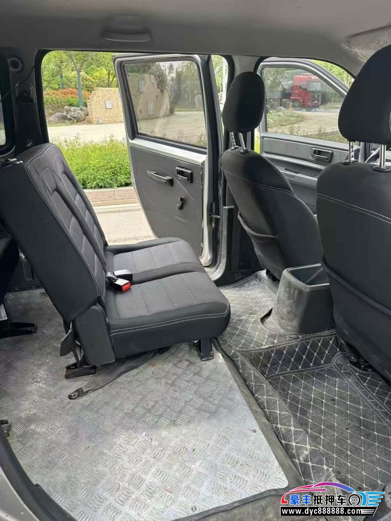 21年五菱汽车五菱宏光轿车抵押车出售