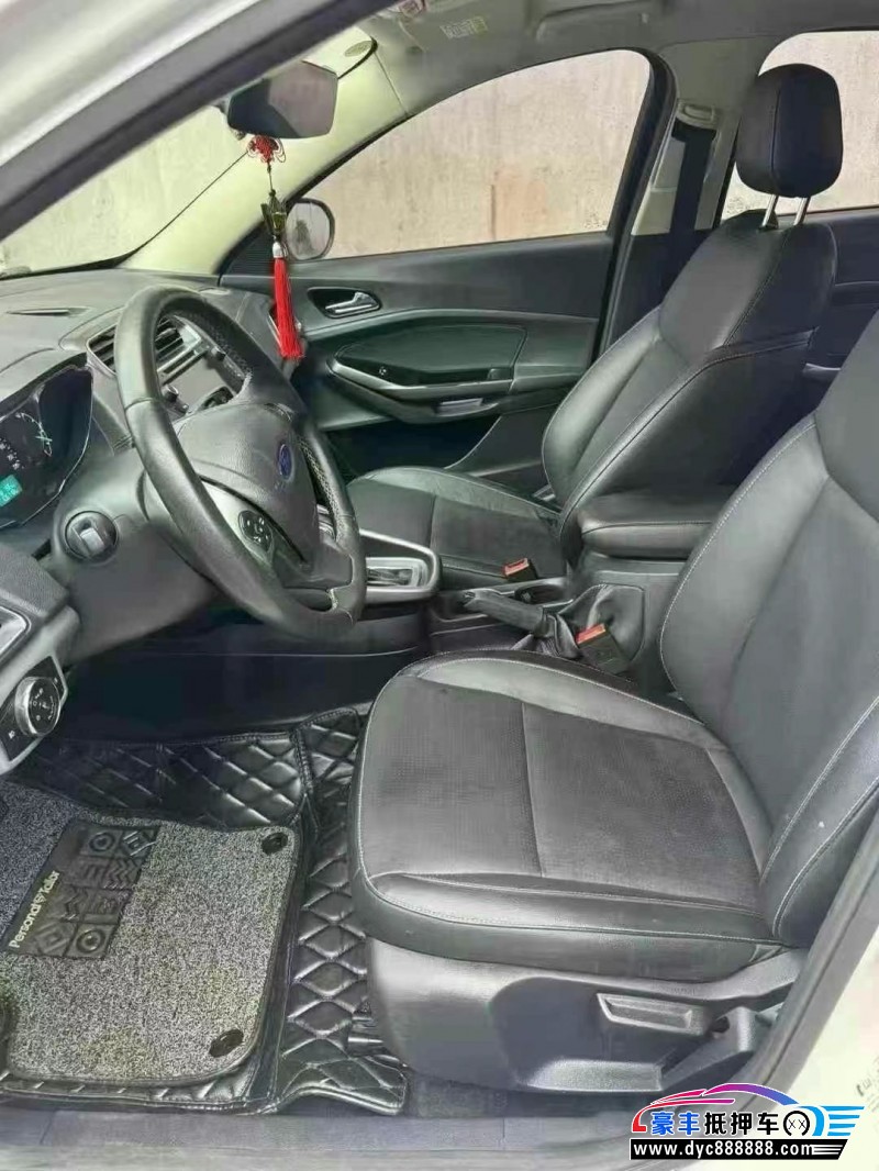 17年福特福睿斯轿车抵押车出售