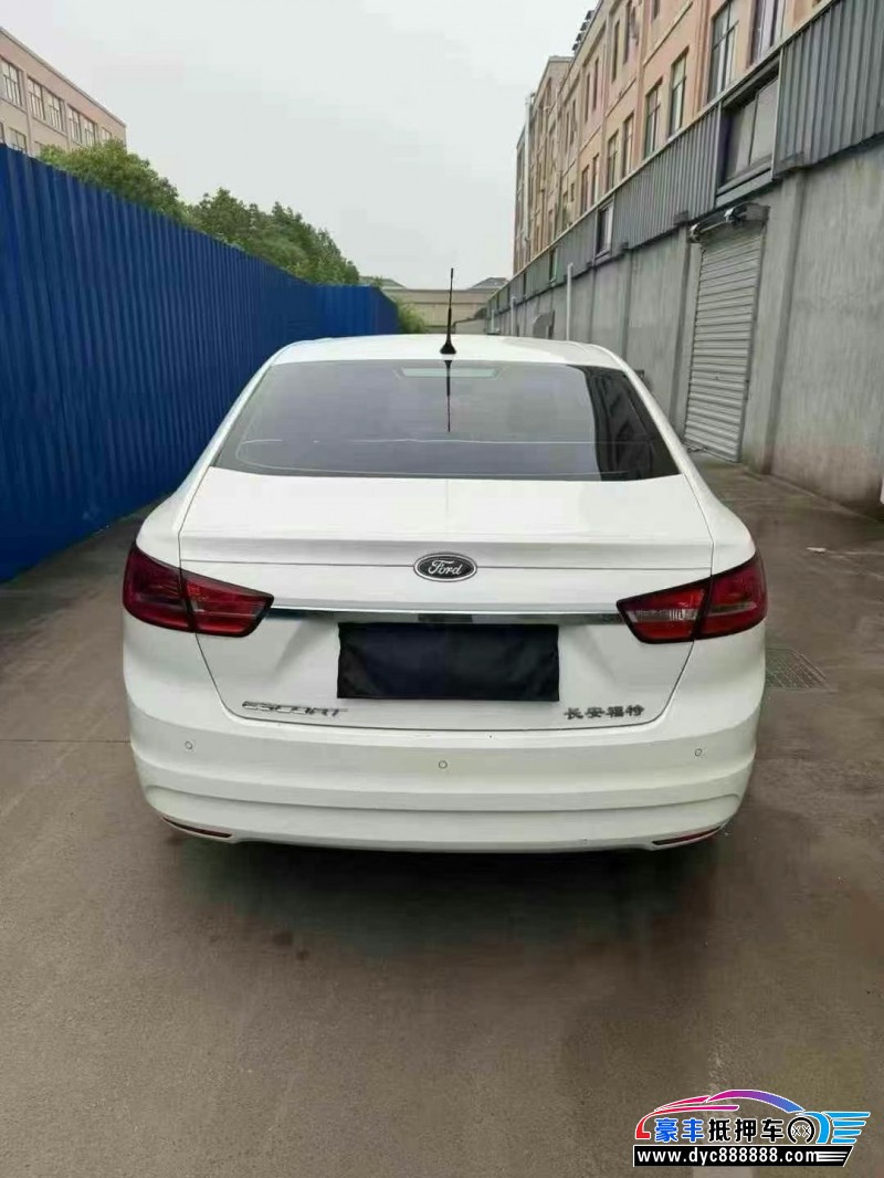 17年福特福睿斯轿车抵押车出售