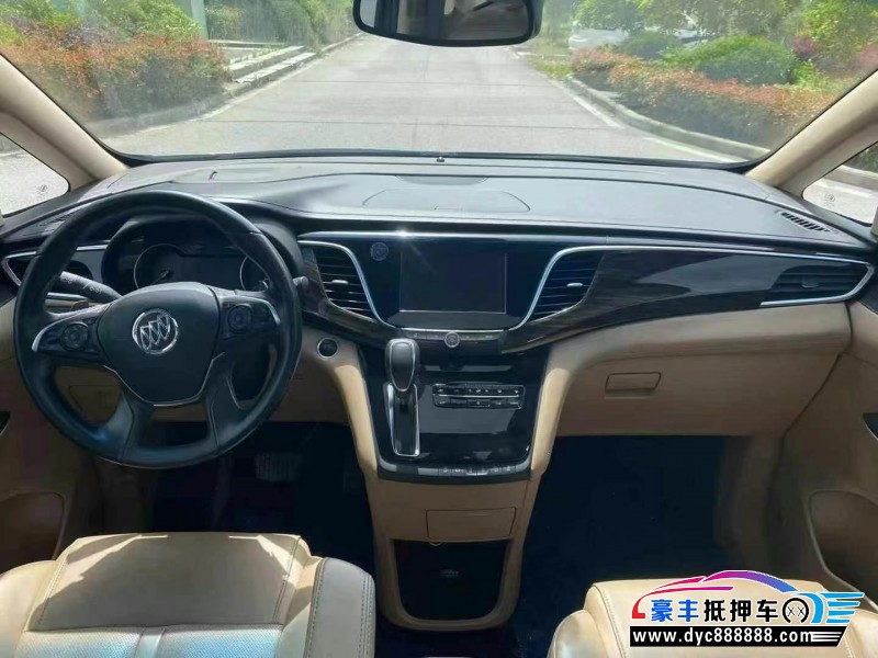 17年别克GL8轿车抵押车出售