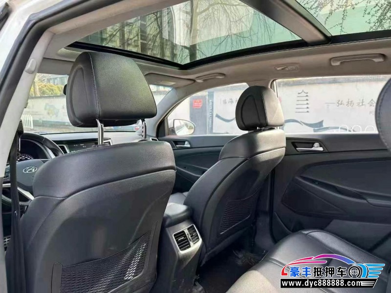 17年现代途胜轿车抵押车出售