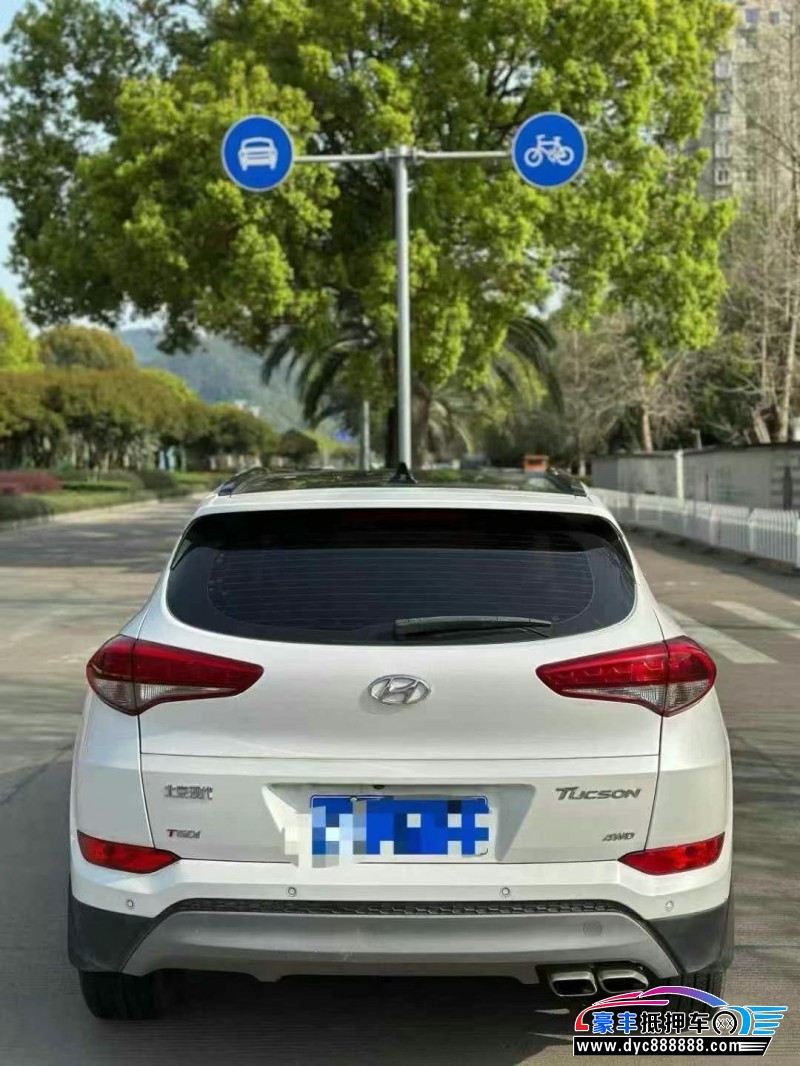 17年现代途胜轿车抵押车出售