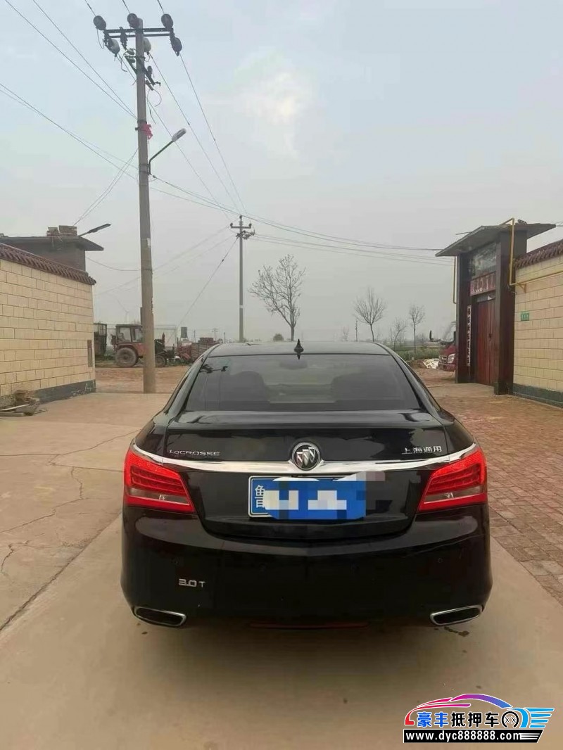 13年别克君越轿车抵押车出售