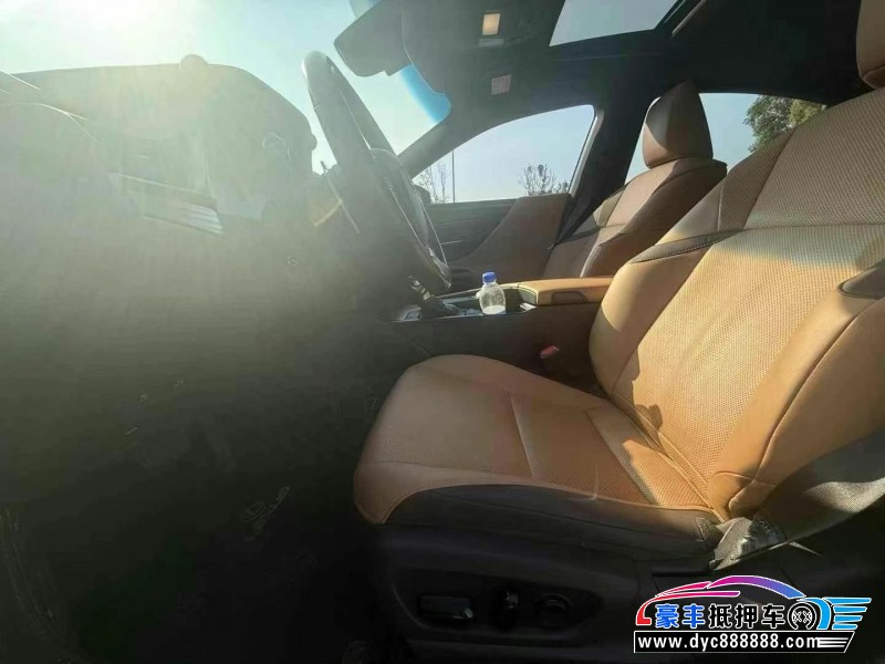 21年雷克萨斯ES轿车抵押车出售