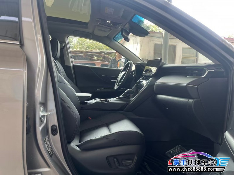 24年丰田凌放轿车抵押车出售