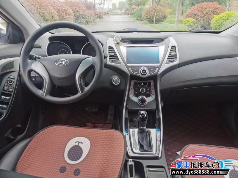 15年现代朗动轿车抵押车出售