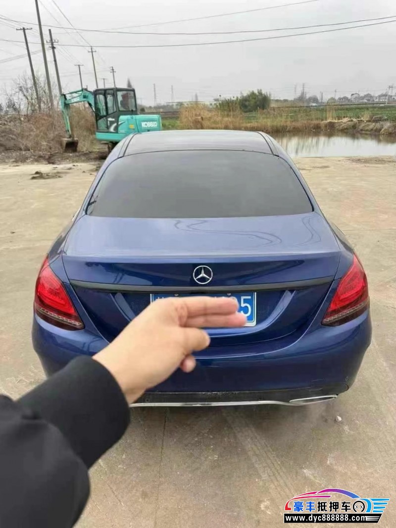 18年奔驰C轿车抵押车出售