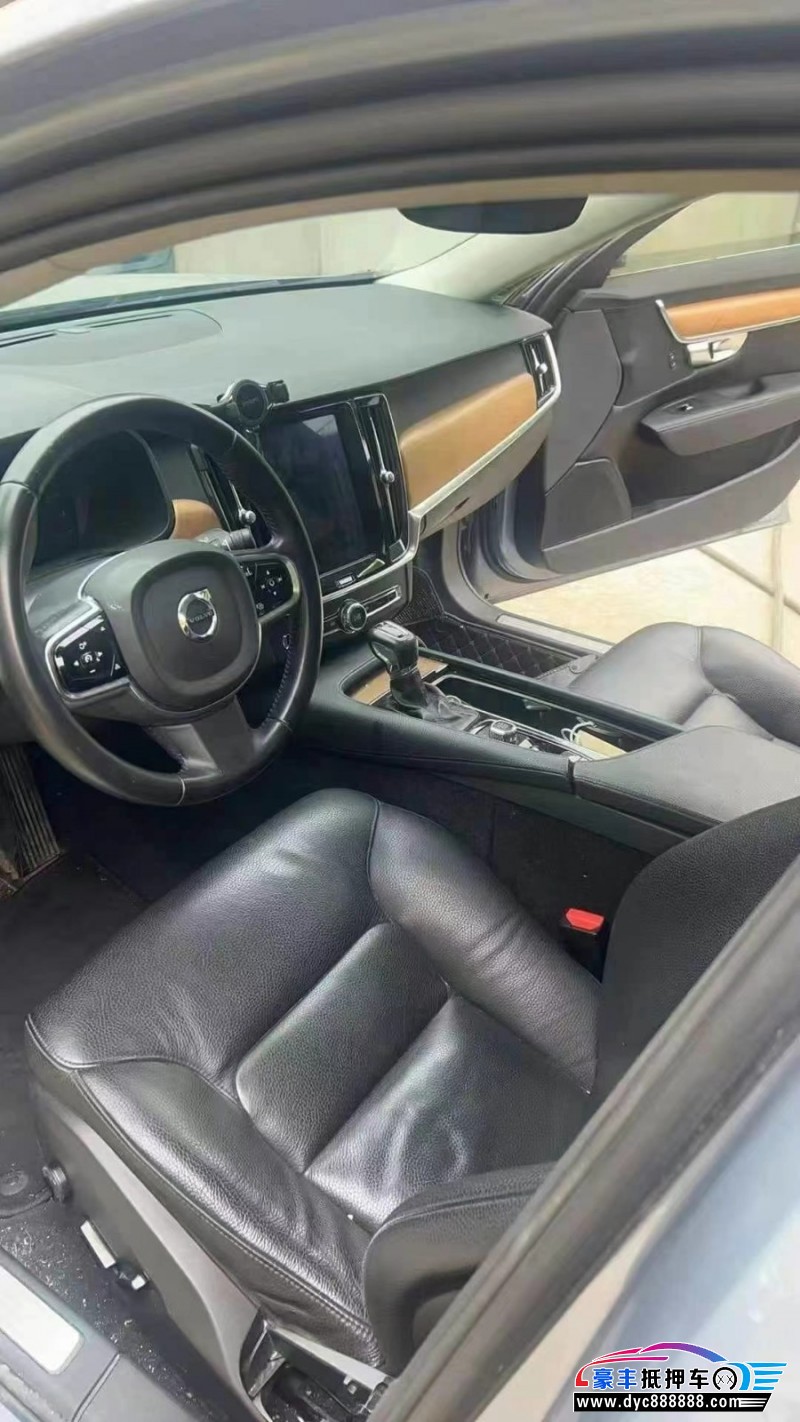 19年沃尔沃S90轿车抵押车出售