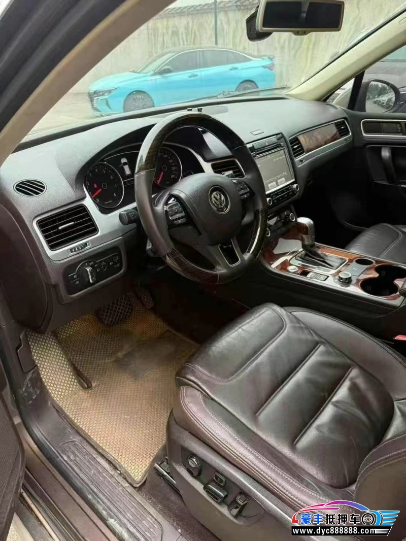 13年大众途锐轿车抵押车出售