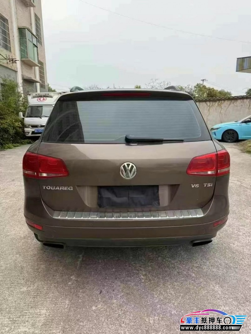 13年大众途锐轿车抵押车出售