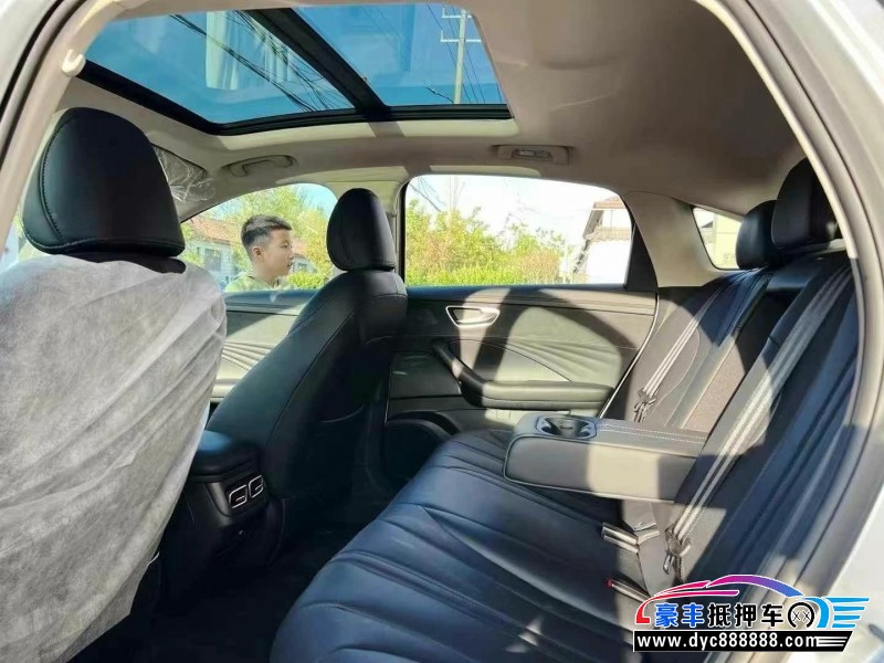 25年荣威D7轿车抵押车出售