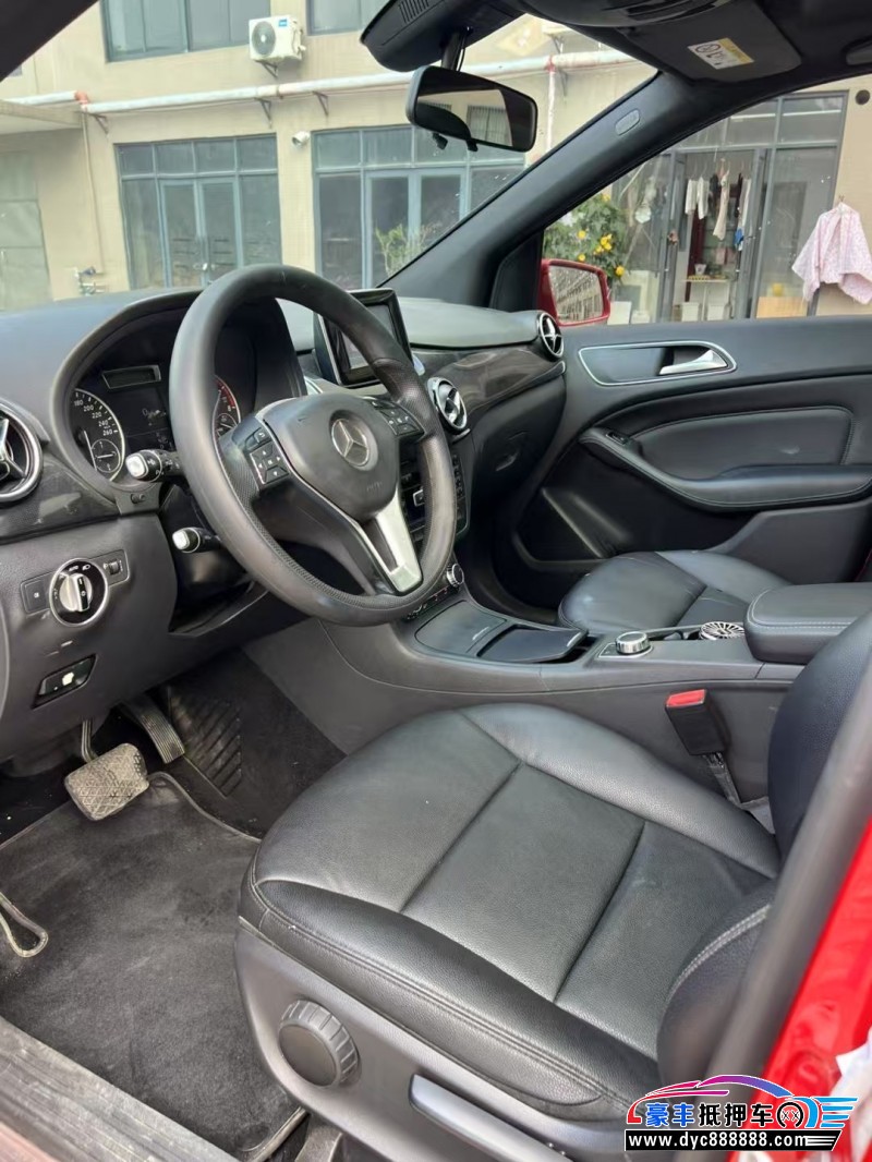 14年奔驰B轿车抵押车出售