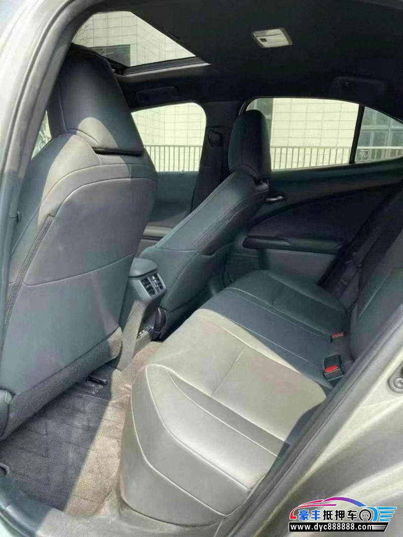 21年雷克萨斯ux300轿车抵押车出售