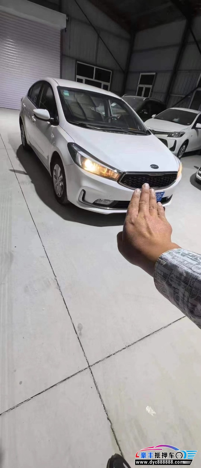 16年起亚K5轿车抵押车出售