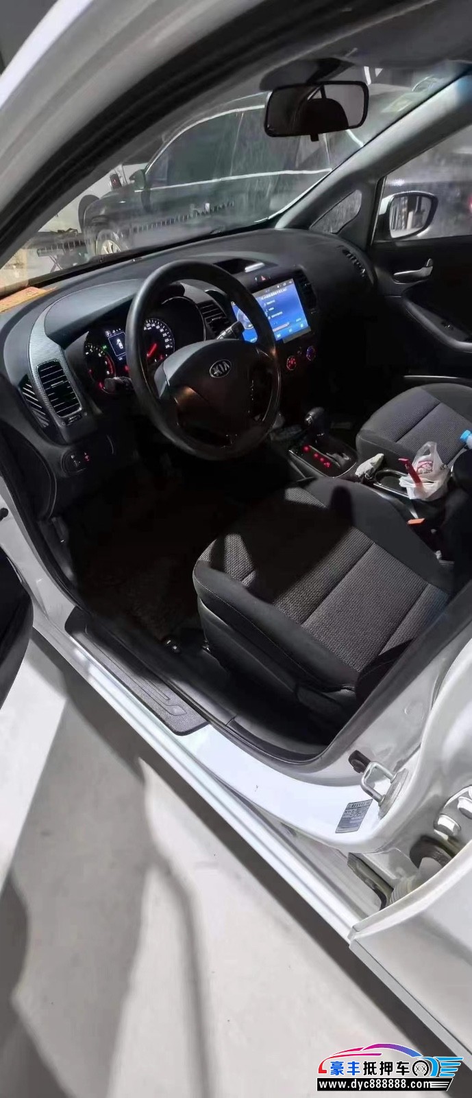 16年起亚K5轿车抵押车出售