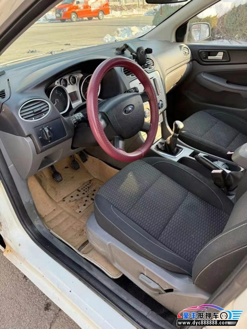 14年福特福克斯轿车抵押车出售