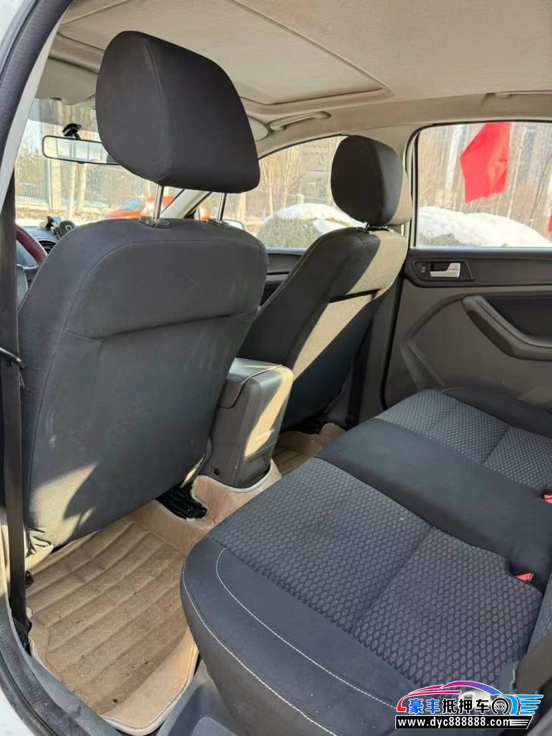 14年福特福克斯轿车抵押车出售