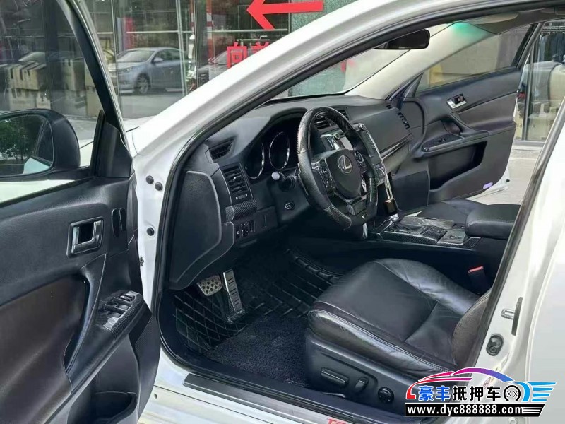 13年丰田锐志轿车抵押车出售