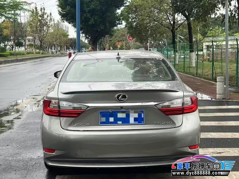 18年雷克萨斯ES轿车抵押车出售