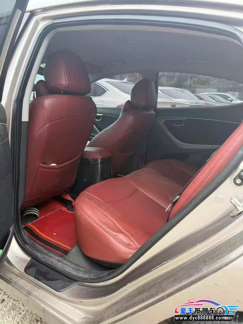 15年现代朗动轿车抵押车出售