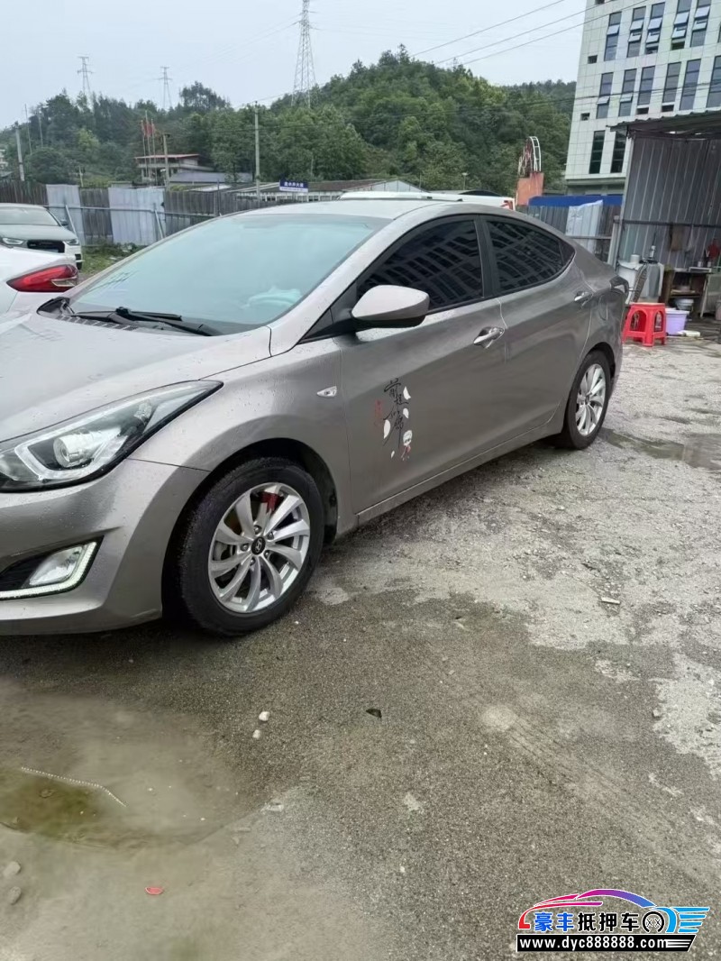 15年现代朗动轿车抵押车出售