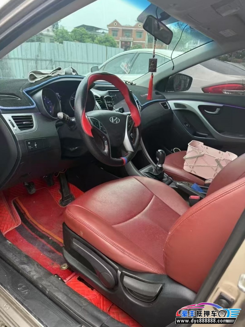 15年现代朗动轿车抵押车出售