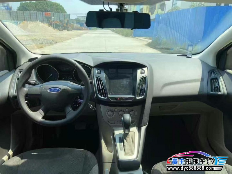 14年福特福克斯轿车抵押车出售