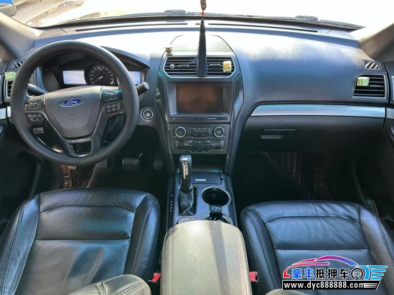 16年福特探险者轿车抵押车出售