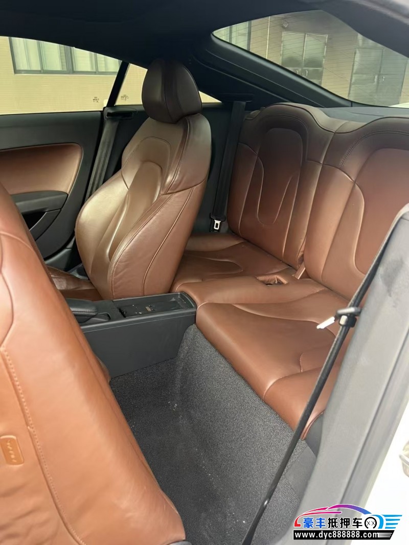 14年奥迪TT轿车抵押车出售