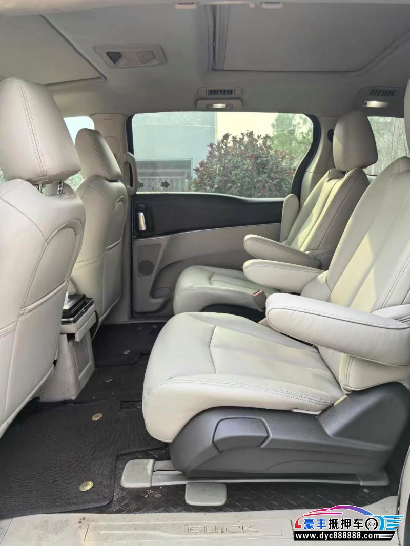 13年别克GL8轿车抵押车出售