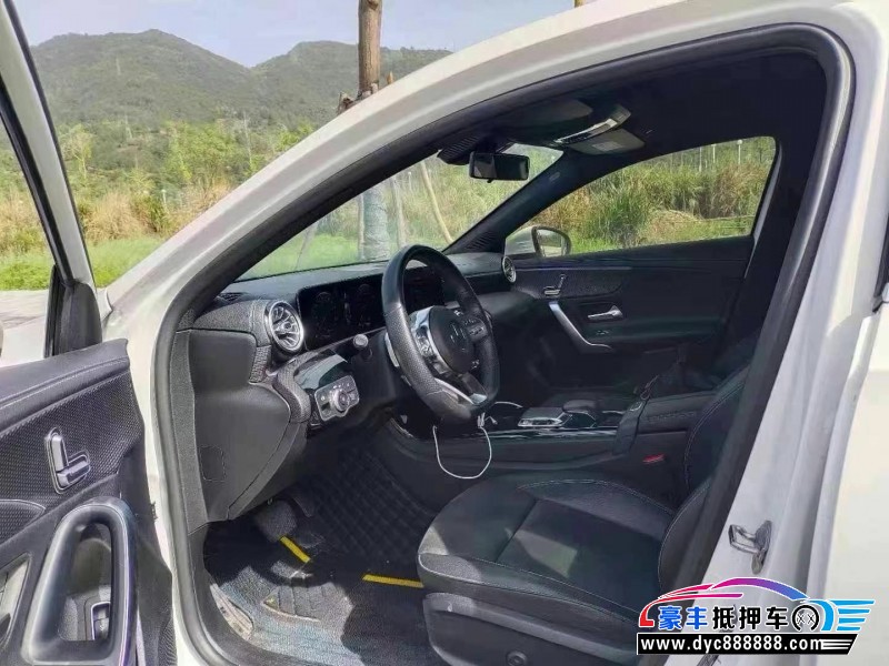 20年奔驰A轿车抵押车出售