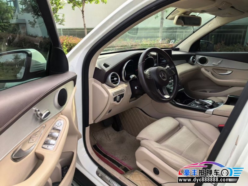 17年奔驰GLC轿车抵押车出售