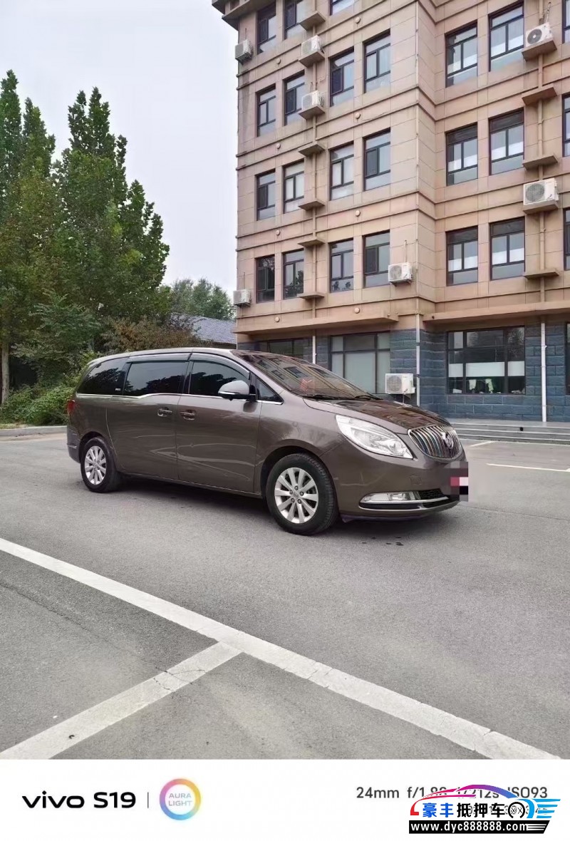 16年别克GL8轿车抵押车出售