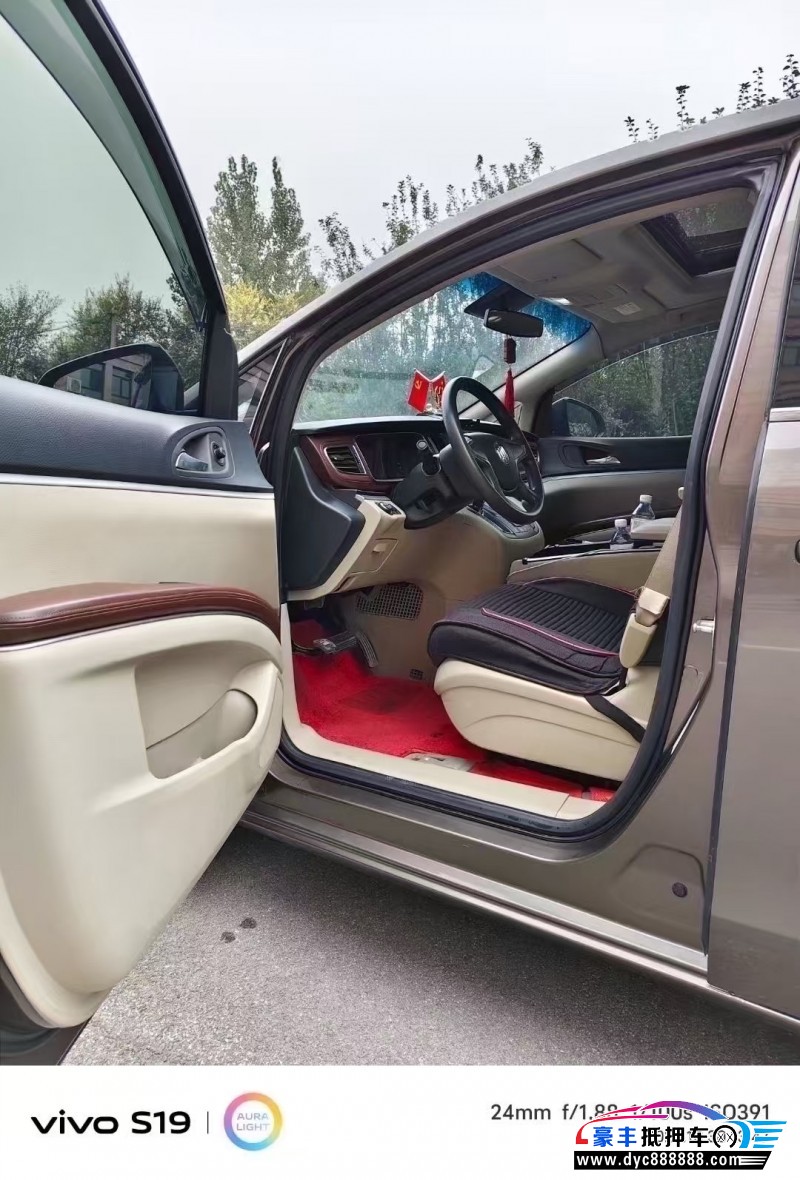 16年别克GL8轿车抵押车出售