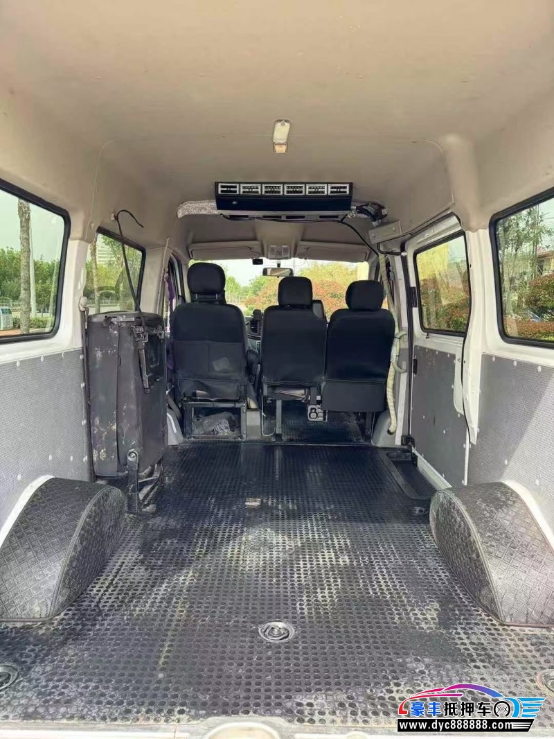 21年上汽大通V80轿车抵押车出售