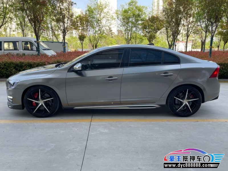 18年沃尔沃S60轿车抵押车出售
