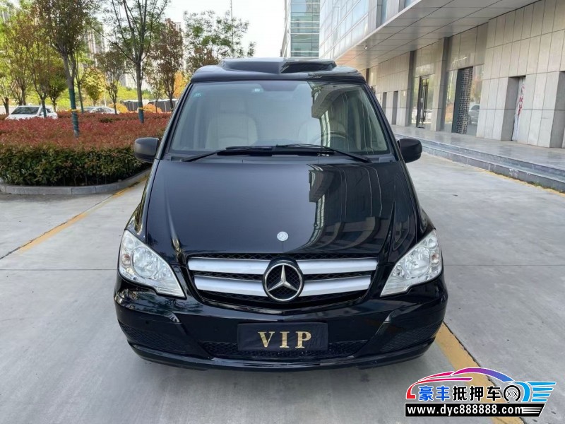 13年奔驰威霆轿车抵押车出售